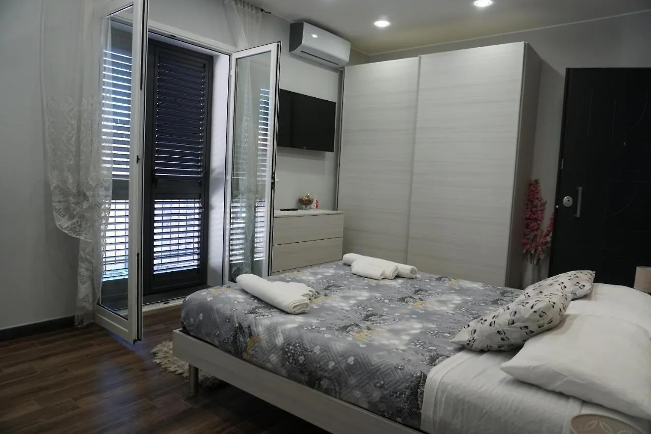 Bed & Breakfast B&B Porta Garibaldi Catania Italy